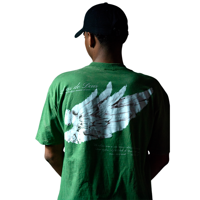 CAMISETA VERDE MUSGO ASAS DE DEUS